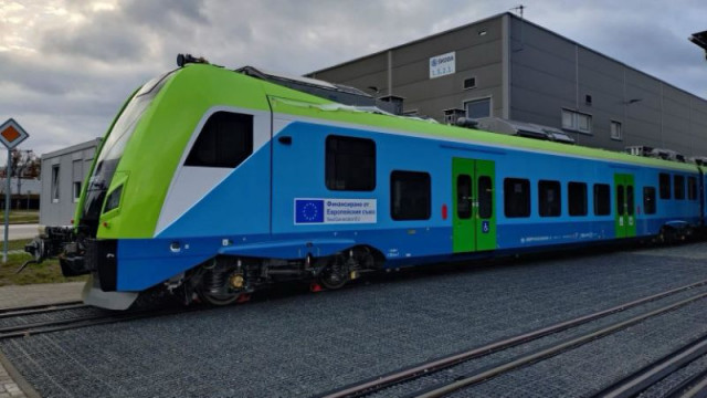 Първият от новите електрически влакове   за България ще пристигне у нас